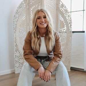 Meet your Posher, Jenny